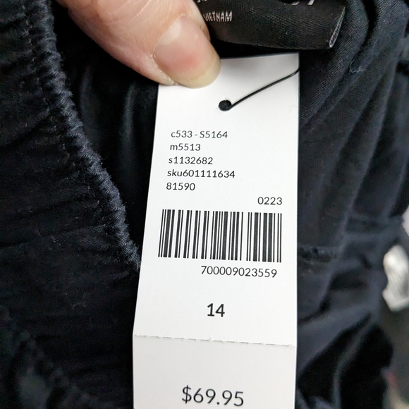 SALE Lane Bryant NWT capris - Picture 3 of 9